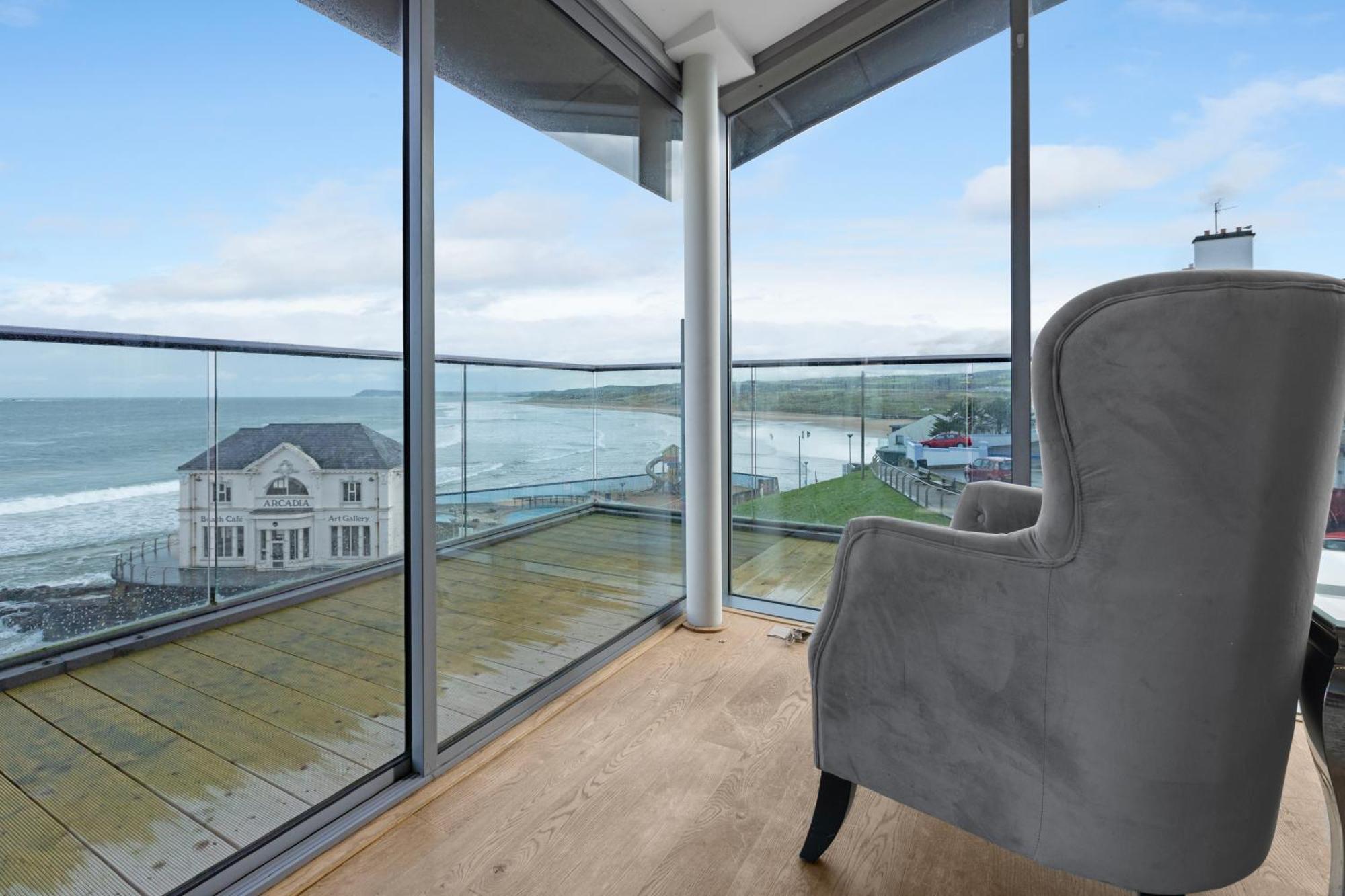55 North Apartments Portrush Exterior photo
